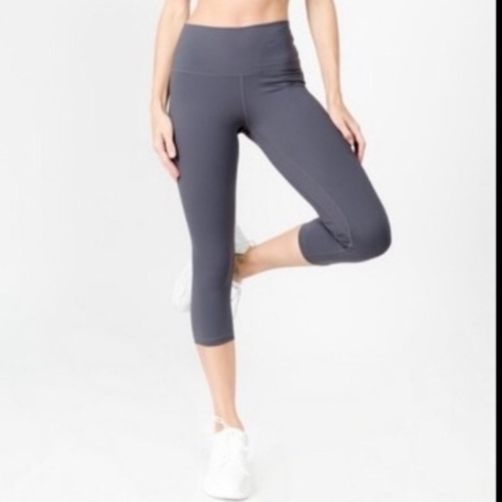 Yelete Cozy Athletic Capri Leggings size medium
